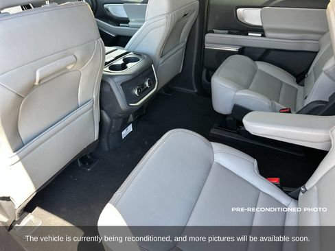 Used 2025 Ford Expedition Active AWD/4WD image 12