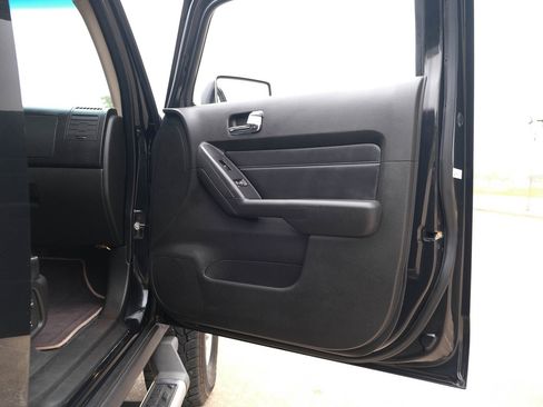 Used 2009 HUMMER H3T Alpha image 25