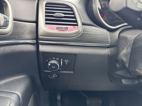 Used 2021 Jeep Grand Cherokee Limited image 18