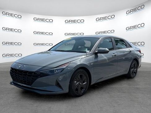 Used 2022 Hyundai Elantra SEL FWD image 3