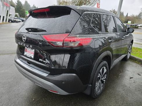 Used 2023 Nissan Rogue SV w/ SV Premium B Package image 4