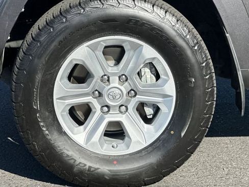 Used 2020 Toyota 4Runner SR5 Premium w/ Moonroof Package image 30