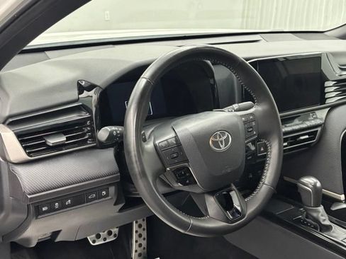 Used 2025 Toyota Camry SE FWD image 13