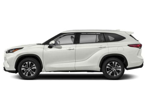 Used 2020 Toyota Highlander XLE FWD image 3