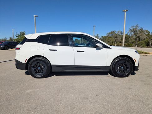 Used 2023 BMW iX xDrive50 image 4