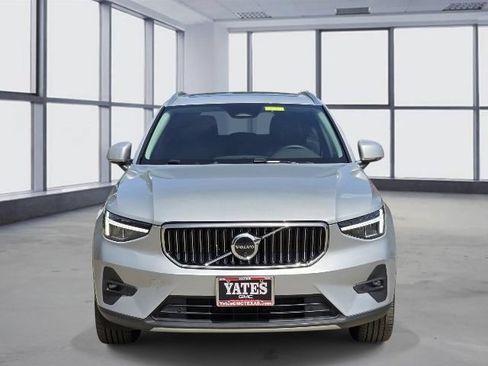 Used 2025 Volvo XC40 B5 Plus AWD/4WD image 2