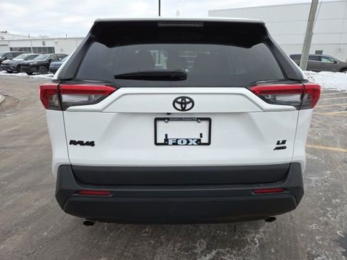 Used 2022 Toyota RAV4 LE image 6