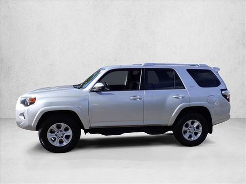 Used 2016 Toyota 4Runner SR5 AWD/4WD image 2