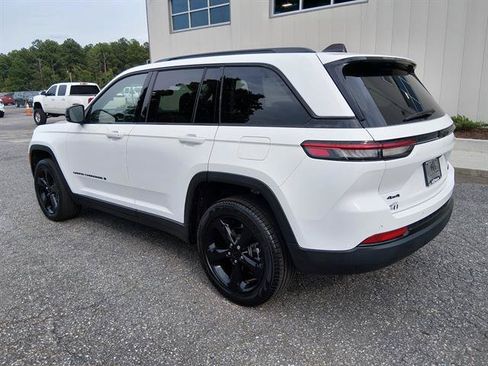 Certified 2023 Jeep Grand Cherokee Limited w/ Black Appearance Package AWD/4WD image 5
