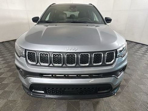 Used 2024 Jeep Compass Latitude AWD/4WD image 8