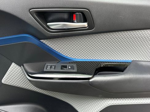 Used 2019 Toyota C-HR XLE image 19