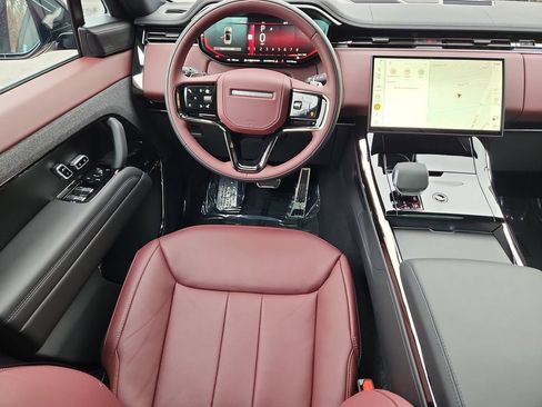 Used 2025 Land Rover Range Rover Sport Dynamic SE AWD/4WD image 4