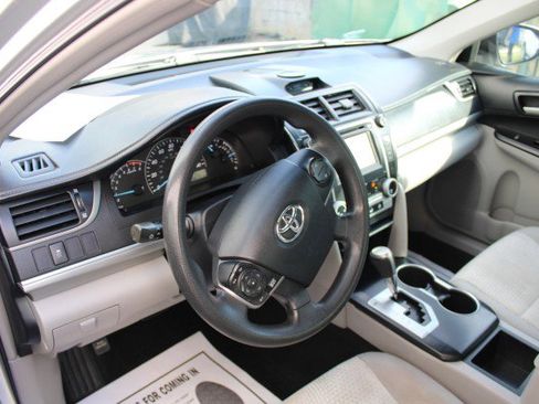 Used 2013 Toyota Camry L image 9