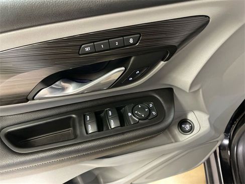 Used 2022 GMC Terrain SLT image 13