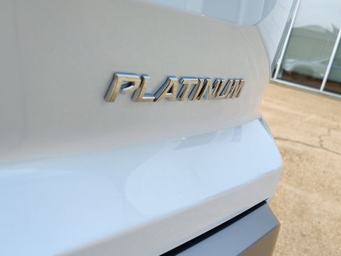 New 2025 Nissan Pathfinder Platinum image 4