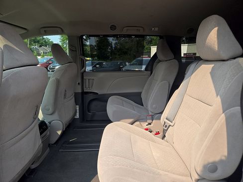 Used 2020 Toyota Sienna LE FWD image 14