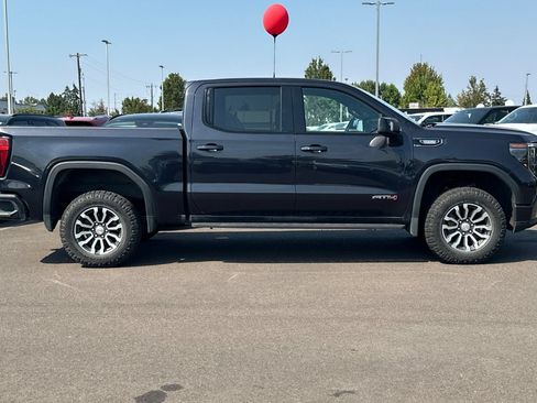Used 2022 GMC Sierra 1500 AT4 w/ AT4 Premium Package AWD/4WD image 3