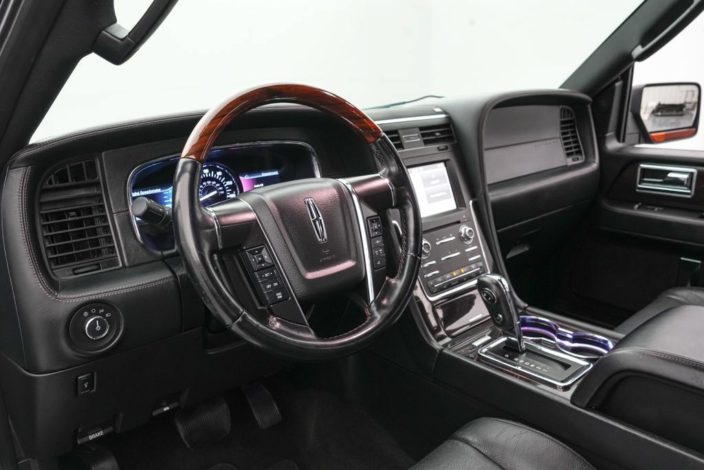 Used 2017 Lincoln Navigator L Reserve AWD/4WD image 13