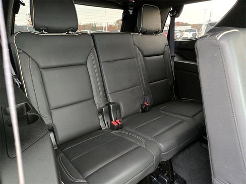 Used 2023 GMC Yukon SLT image 33