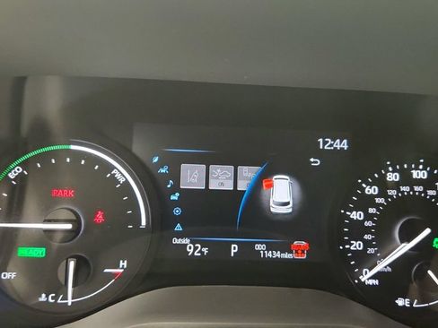 Used 2026 Toyota Sienna XLE FWD image 18