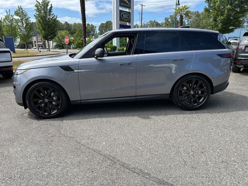 New 2025 Land Rover Range Rover Sport SE image 2