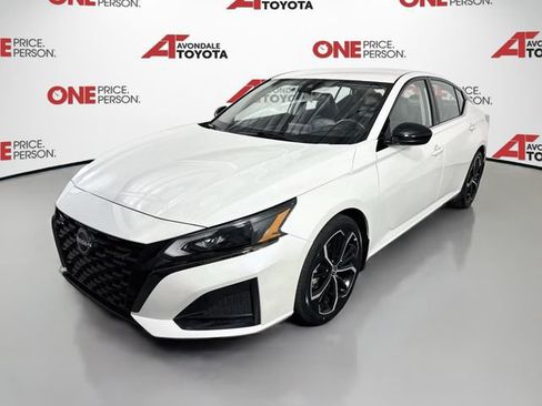 Used 2023 Nissan Altima 2.5 SR FWD image 3