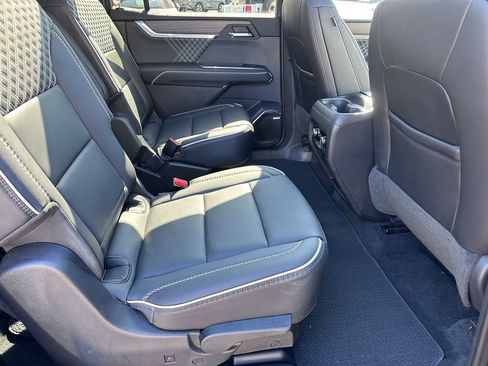 Used 2024 GMC Acadia Denali image 39