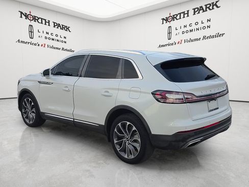Used 2023 Lincoln Nautilus Reserve AWD/4WD image 3