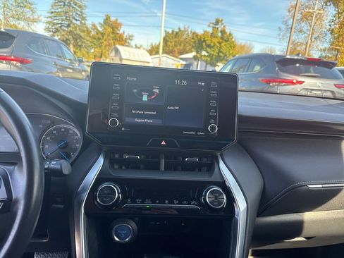 Used 2022 Toyota Venza XLE image 22