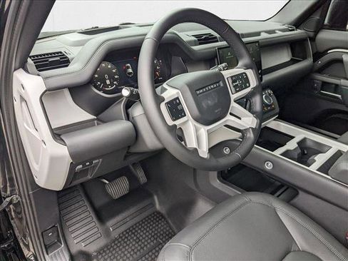 New 2025 Land Rover Defender 110 X-Dynamic SE image 3