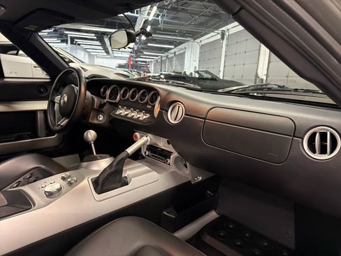 Used 2006 Ford GT RWD image 29