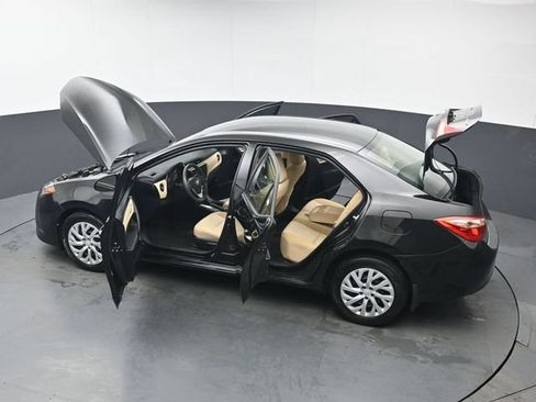 Used 2017 Toyota Corolla LE w/ Carpet Mat Package (TMS) FWD image 41