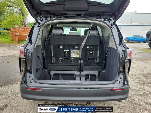 Used 2024 Toyota Sienna XLE image 8