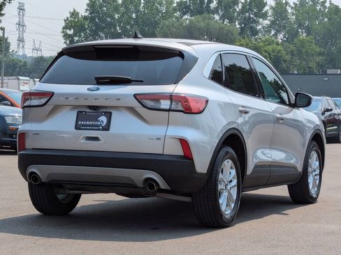 Used 2020 Ford Escape SE image 12