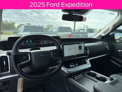 New 2025 Ford Expedition Platinum w/ Driver's Package AWD/4WD image 15