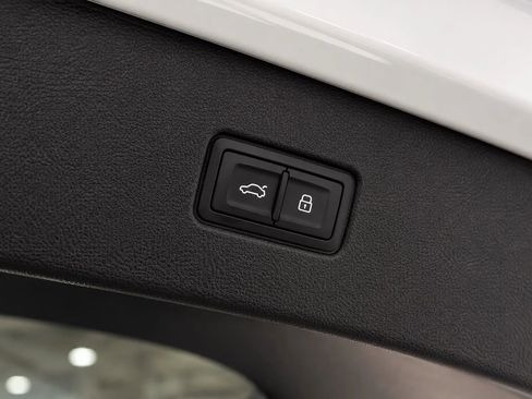 Used 2023 Audi Q7 3.0T Prestige AWD/4WD image 14