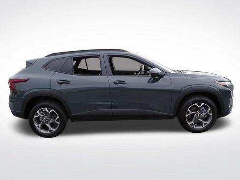 Certified 2025 Chevrolet Trax LT w/ Driver Confidence Package FWD image 8