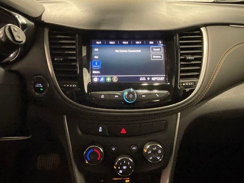 Used 2022 Chevrolet Trax LT w/ LT Convenience Package image 29