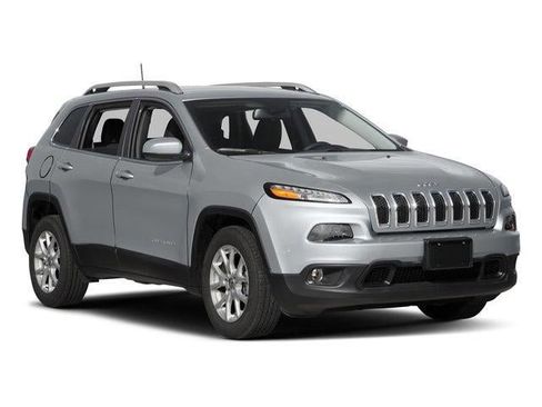 Used 2016 Jeep Cherokee Latitude FWD image 6