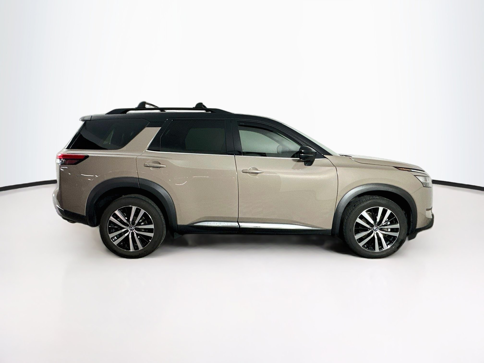 Used 2023 Nissan Pathfinder Platinum w/ Cargo Package AWD/4WD image 10