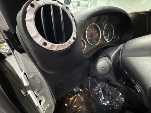 Used 2018 Jeep Wrangler Unlimited Sahara image 23