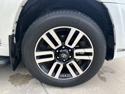 Used 2018 Toyota 4Runner Limited AWD/4WD image 33
