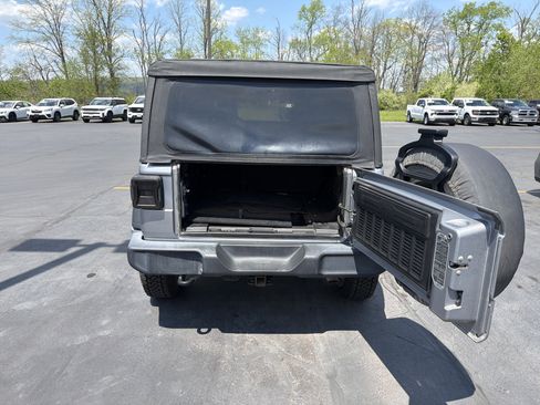 Used 2018 Jeep Wrangler Unlimited Sport S AWD/4WD image 7