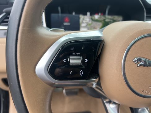 Used 2022 Jaguar XF SE image 21