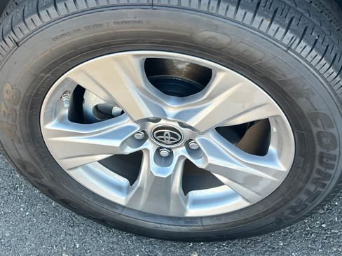 Used 2023 Toyota RAV4 LE AWD/4WD image 10