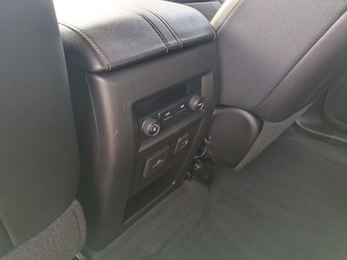 Used 2021 Chevrolet Traverse RS image 32