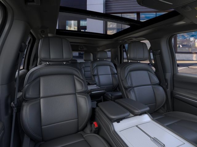 New 2026 Lincoln Navigator Reserve w/ Jet Appearance Package AWD/4WD image 12