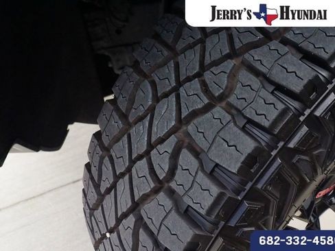 Used 2024 GMC Canyon AT4X image 8