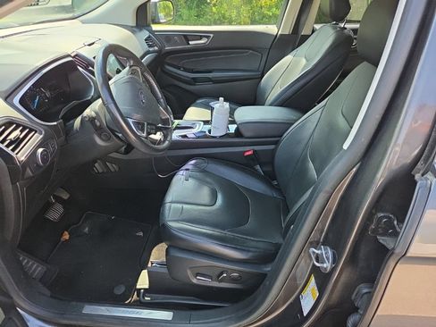 Used 2018 Ford Edge Titanium w/ Equipment Group 301A FWD image 4