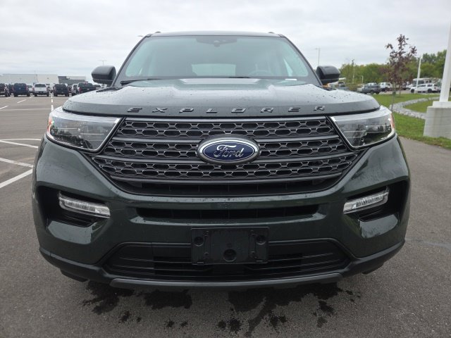 Used 2024 Ford Explorer XLT w/ Equipment Group 202A AWD/4WD image 3